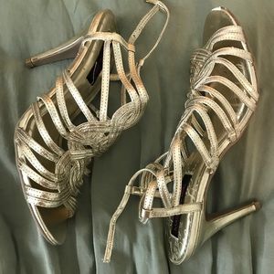 Golden straps heels